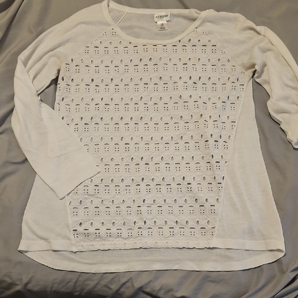 Motherhood Maternity Eyelet Three Quarter Sleeve Top M